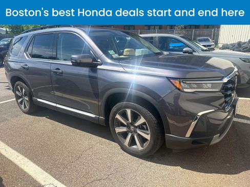 Used 2024 Honda Pilot Touring image 1