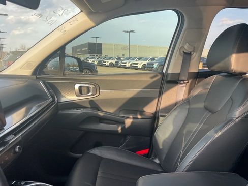 Used 2025 Kia Sorento S image 11