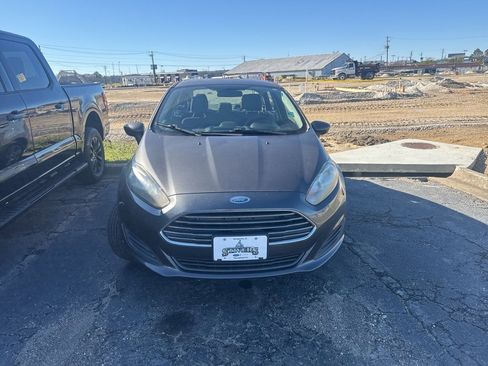 Used 2018 Ford Fiesta SE image 3