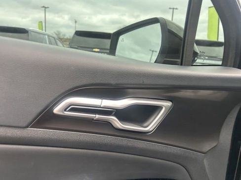 Used 2025 Kia Sportage EX image 12