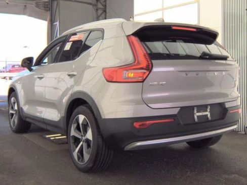 Used 2025 Volvo XC40 B5 Plus AWD/4WD image 5