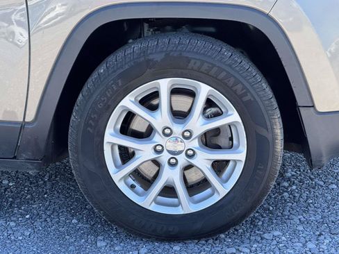 Used 2016 Jeep Cherokee Sport w/ Cold Weather Group AWD/4WD image 28