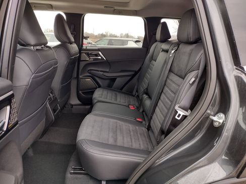 New 2026 Mitsubishi Outlander SE image 9