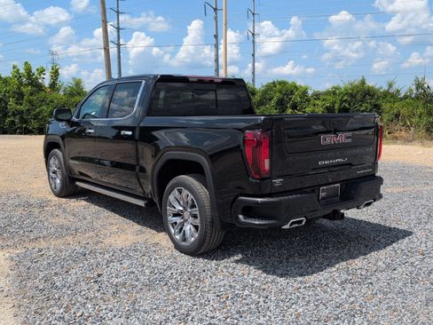 New 2026 GMC Sierra 1500 Denali w/ Denali Reserve Package AWD/4WD image 3