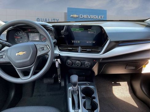 New 2026 Chevrolet Trax LS w/ LS Convenience Package FWD image 6