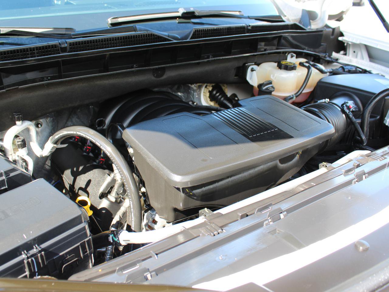 Used 2025 GMC Yukon Denali RWD image 12