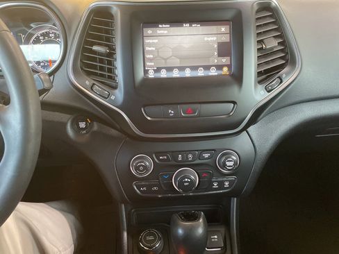 Used 2020 Jeep Cherokee Altitude image 22