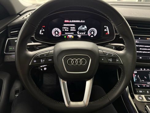 Used 2022 Audi Q8 Premium image 11