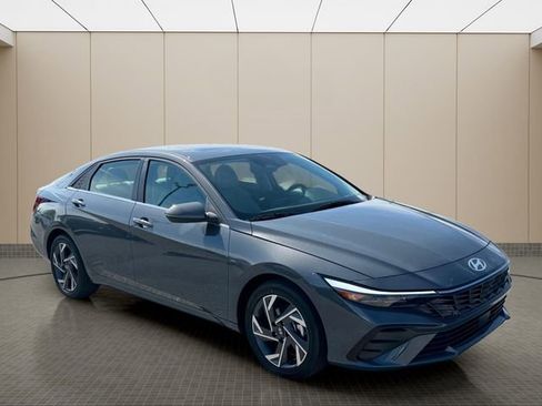 New 2026 Hyundai Elantra Limited FWD image 2