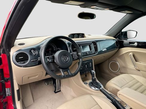 Used 2013 Volkswagen Beetle 2.0T image 9