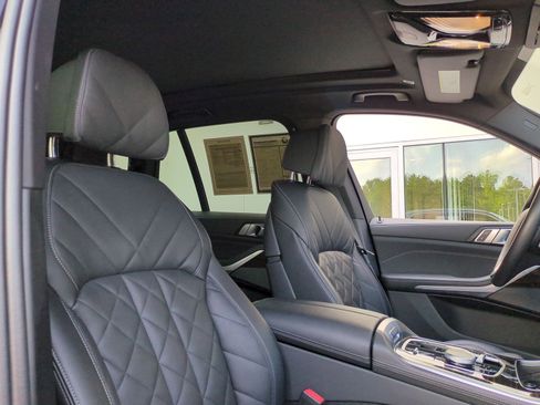 Used 2024 BMW X5 xDrive50e image 32