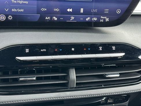 Used 2025 Buick Enclave Preferred image 21