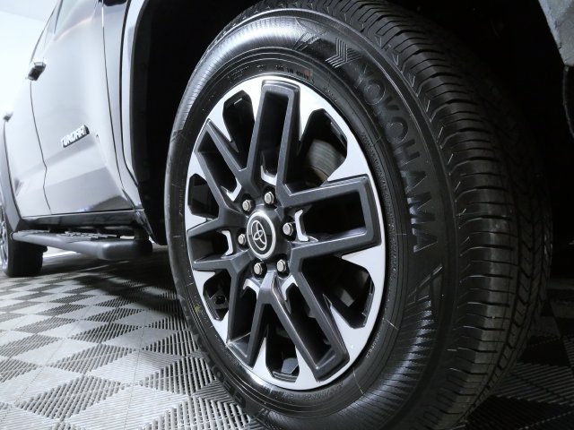Used 2024 Toyota Tundra Limited AWD/4WD image 28