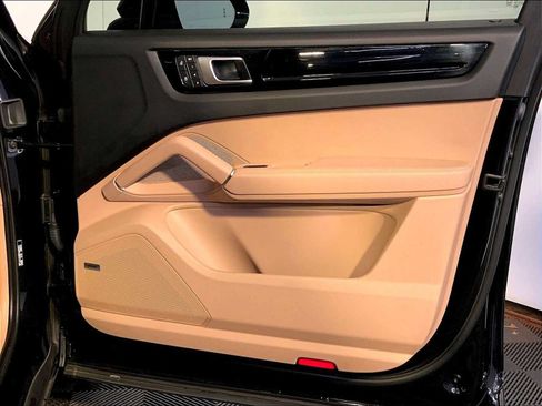 Certified 2023 Porsche Cayenne AWD/4WD image 26