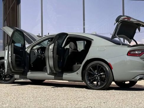 Used 2017 Dodge Charger SXT w/ Blacktop Package RWD image 27
