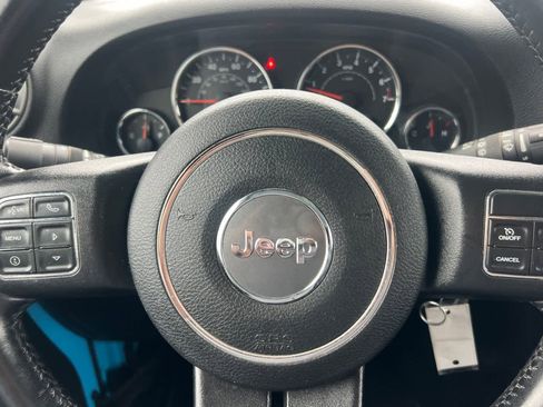 Used 2017 Jeep Wrangler Unlimited Rubicon w/ Connectivity Group image 27