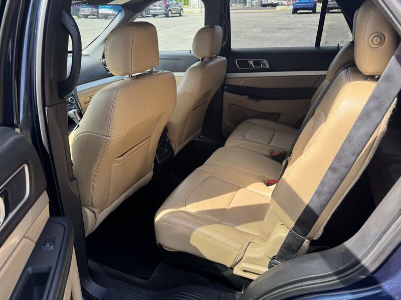 Used 2016 Ford Explorer XLT w/ Equipment Group 202A AWD/4WD image 11