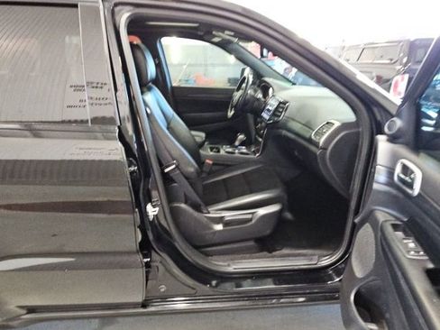 Used 2019 Jeep Grand Cherokee Altitude image 23