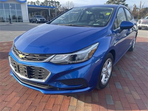 Used 2017 Chevrolet Cruze LT image 1