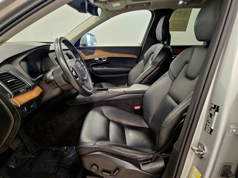 Used 2021 Volvo XC90 T6 Momentum w/ Protection Package Premier AWD/4WD image 9