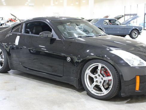 Used 2007 Nissan 350Z Touring w/ Cargo Convenience Pkg RWD image 2