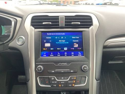 Used 2020 Ford Fusion SE AWD/4WD image 13