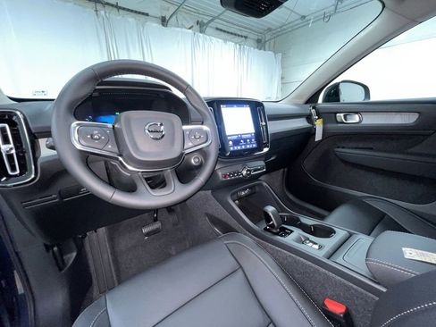 New 2026 Volvo XC40 B5 Core w/ Climate Package image 3