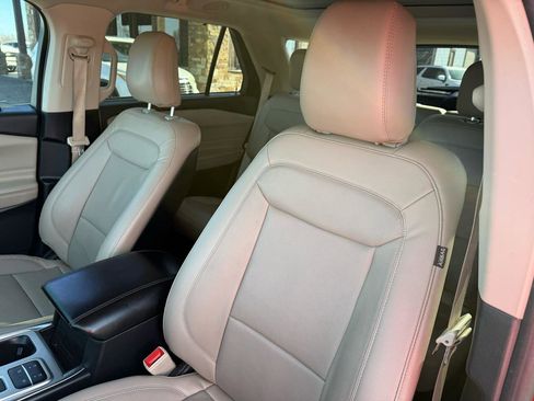 Used 2020 Ford Explorer Limited image 12