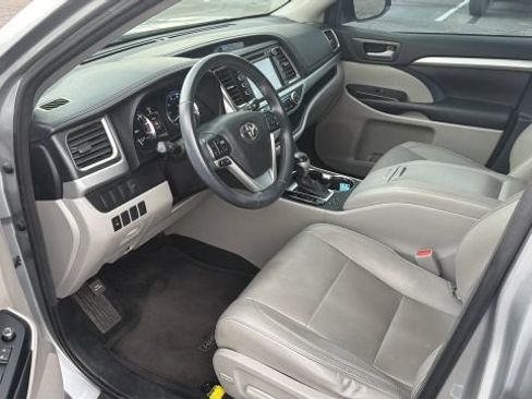 Used 2016 Toyota Highlander XLE FWD image 11