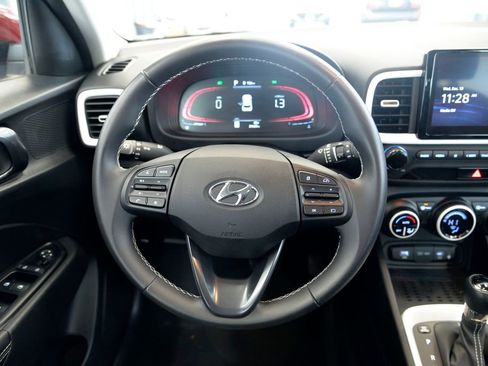 Used 2023 Hyundai Venue Limited image 18