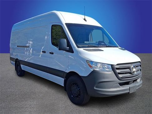 Used 2025 Mercedes-Benz Sprinter 2500 image 3