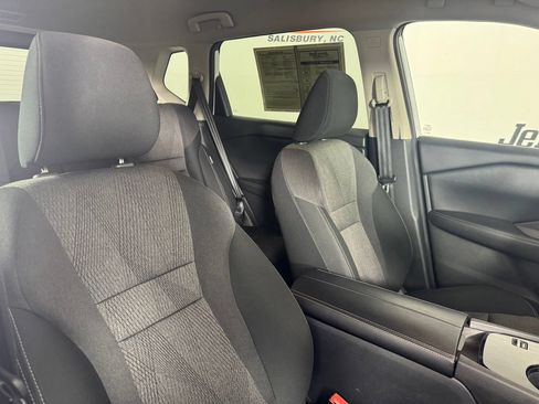 Used 2024 Nissan Rogue SV FWD image 36