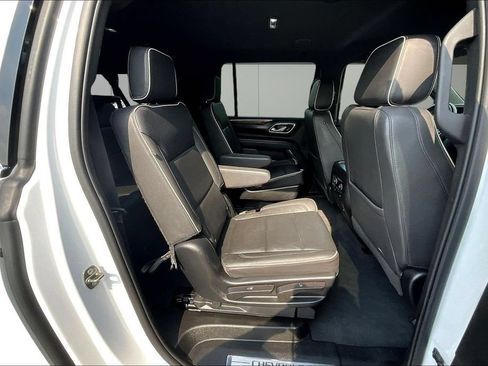 Used 2023 Chevrolet Suburban Premier AWD/4WD image 24