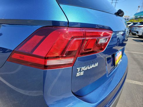 Used 2018 Volkswagen Tiguan SE AWD/4WD image 33