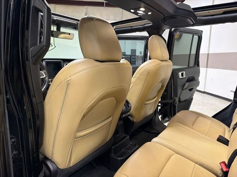 Used 2019 Jeep Wrangler Unlimited Sahara AWD/4WD image 32