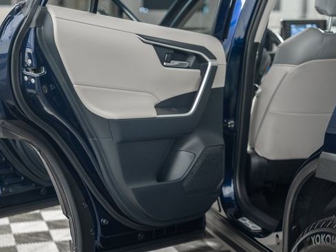 Used 2022 Toyota RAV4 XLE Premium image 38