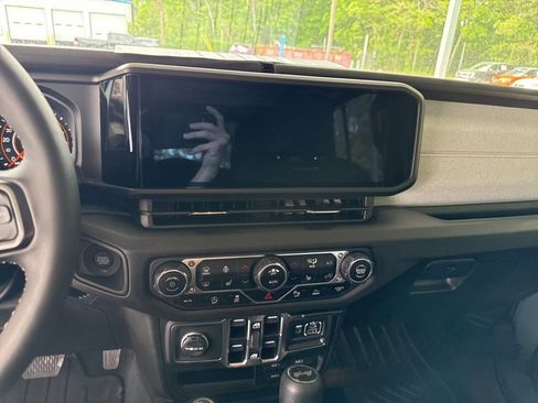Used 2024 Jeep Wrangler Sport S image 6