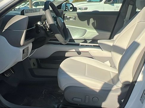 Used 2023 Hyundai Ioniq 6 Limited image 18