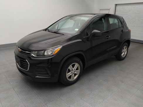 Used 2020 Chevrolet Trax LS AWD/4WD image 2