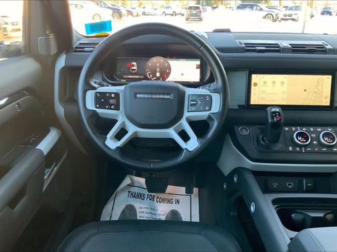 Used 2024 Land Rover Defender 90 X-Dynamic SE image 5