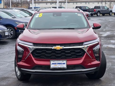 Certified 2025 Chevrolet Trax LT image 3