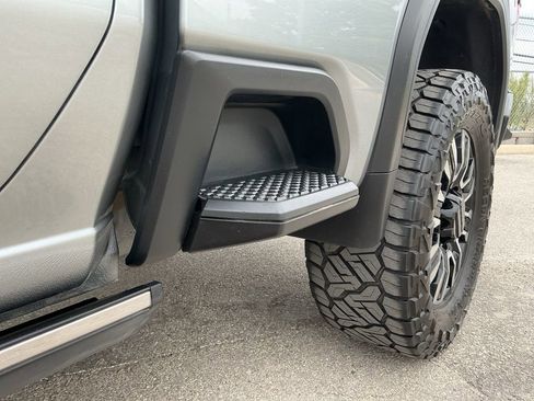 Used 2025 GMC Sierra 2500 Denali Ultimate image 14