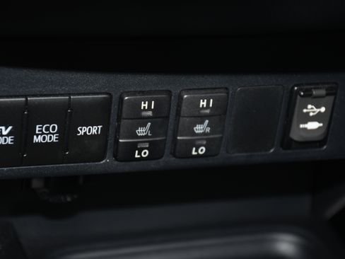 Used 2016 Toyota RAV4 Limited AWD/4WD image 16