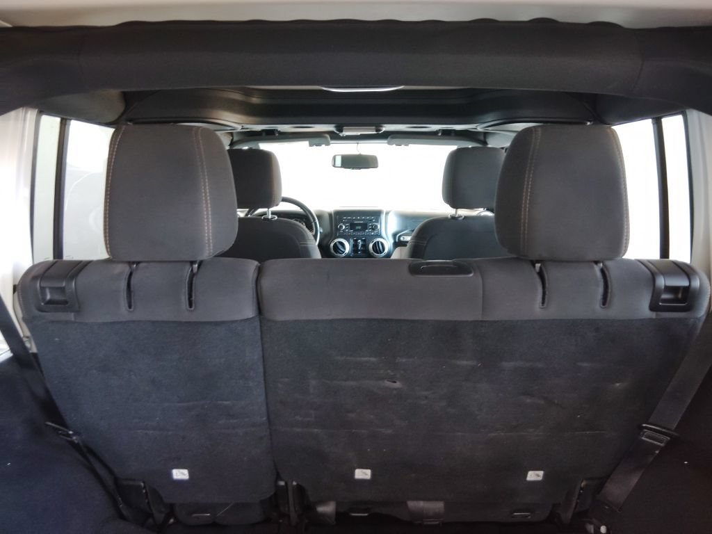 Used 2016 Jeep Wrangler Unlimited Rubicon w/ Connectivity Group AWD/4WD image 19