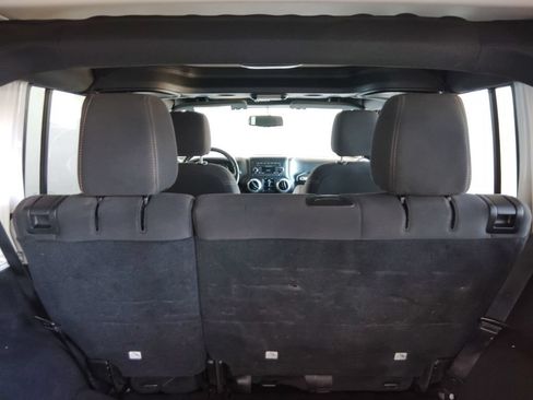 Used 2016 Jeep Wrangler Unlimited Rubicon w/ Connectivity Group AWD/4WD image 19
