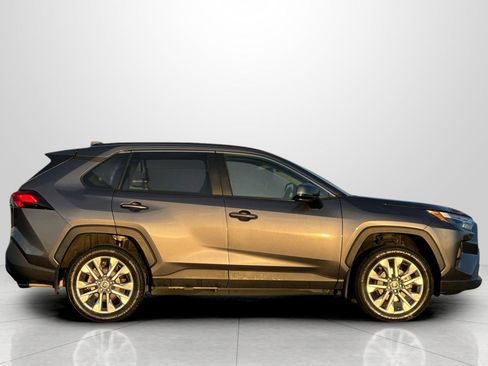Used 2023 Toyota RAV4 XLE Premium image 4