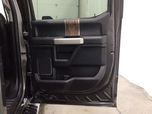 Used 2019 Ford F150 Lariat image 29