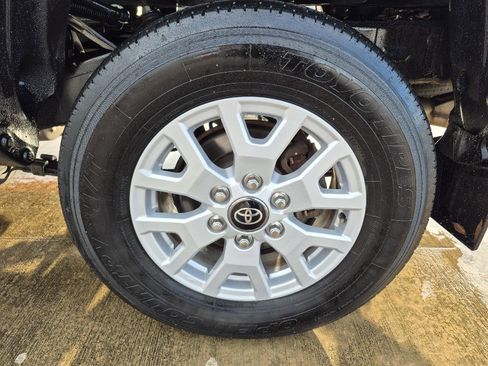 Used 2024 Toyota Tacoma SR image 4