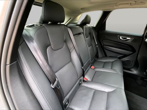 Used 2025 Volvo XC60 B5 Plus AWD/4WD image 19