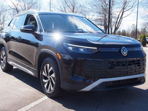 Used 2026 Volkswagen Tiguan S image 1